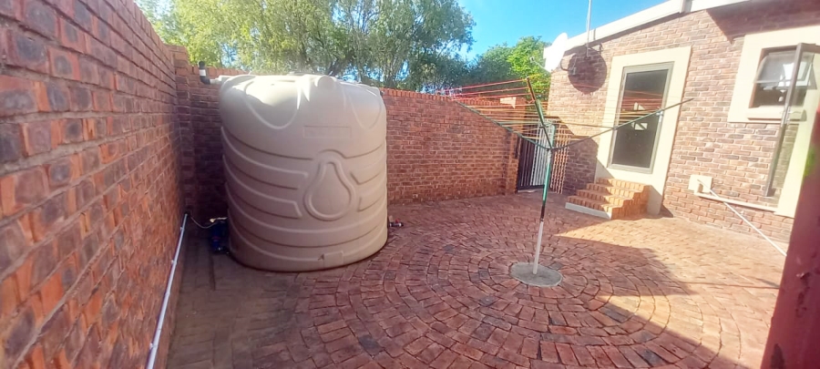 To Let 4 Bedroom Property for Rent in Riebeeckstad Free State